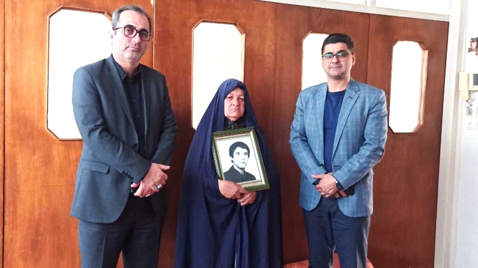 مدیر شهرداری منطقه چهار اسلامشهر از خانواده‌های دو شهید دفاع مقدس دیدار کرد